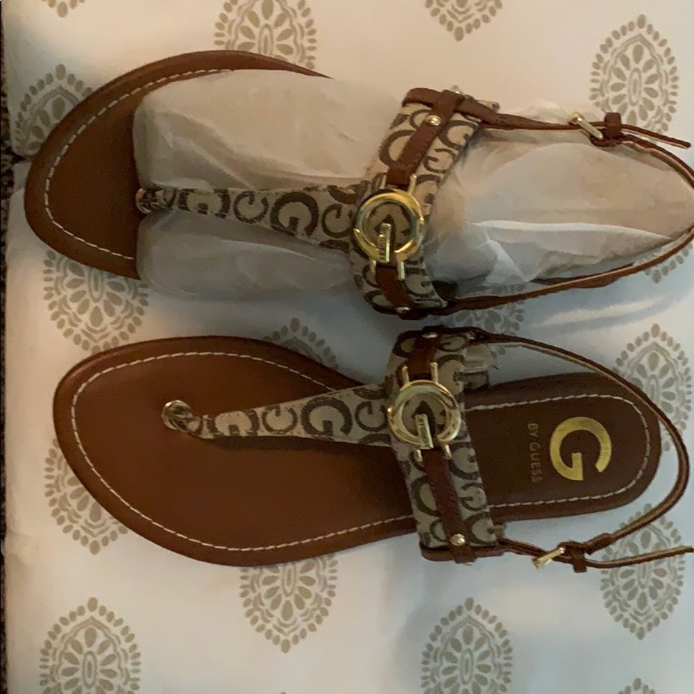 NWT GUESS TAN/GOLD SANDALS